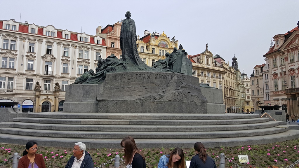 Jan Hus Monument, Old Town Square (1915)